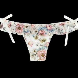 Victoria's Secret Dream Angels THONG Panty  Ruffle X-Large New with tag